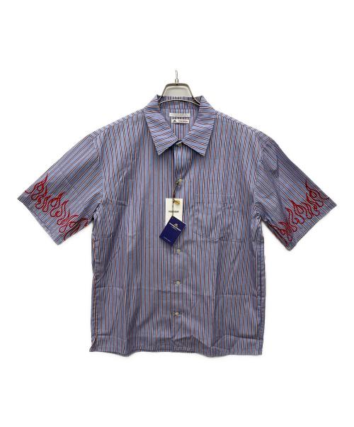 DISCOVERED（ディスカバード）DISCOVERED (ディスカバード) FIRE刺繍シャツ スカイブルー×レッド サイズ:2の古着・服飾アイテム