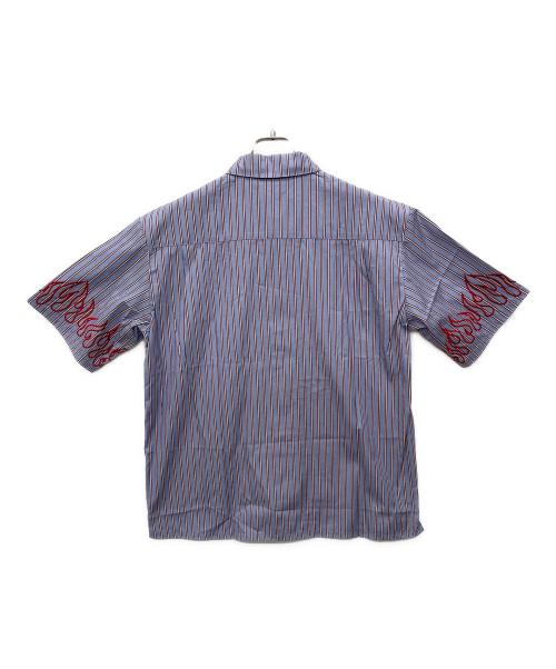DISCOVERED（ディスカバード）DISCOVERED (ディスカバード) FIRE刺繍シャツ スカイブルー×レッド サイズ:2の古着・服飾アイテム