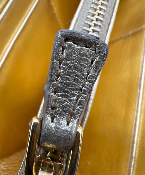 MIU MIU（ミュウミュウ）MIU MIU (ミュウミュウ) ラウンドファスナー財布 ゴールド×グリーンの古着・服飾アイテム