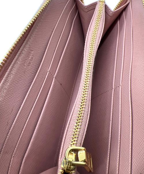 PRADA（プラダ）PRADA (プラダ) ラウンドファスナー財布 1M0506 ピンクの古着・服飾アイテム