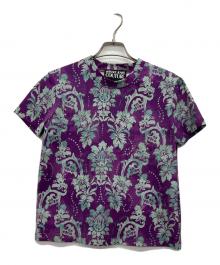 VERSACE JEANS COUTURE（ヴェルサーチ ジーンズクチュール）の古着「総柄Tシャツ」｜パープル