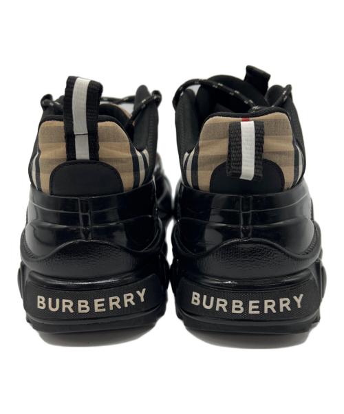 BURBERRY（バーバリー）BURBERRY (バーバリー) スニーカー ブラック サイズ:38の古着・服飾アイテム