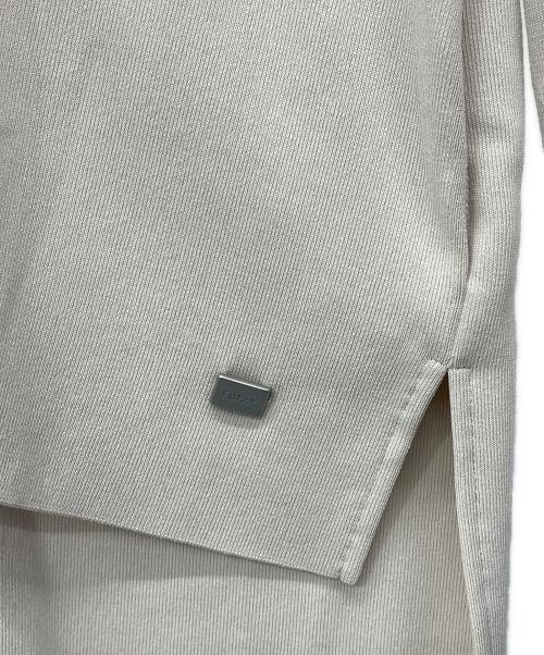 FOXEY NEWYORK（フォクシーニューヨーク）FOXEY NEWYORK (フォクシーニューヨーク) ジップパーカー ベージュ サイズ:42の古着・服飾アイテム