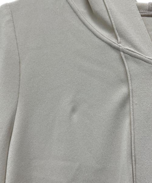 FOXEY NEWYORK（フォクシーニューヨーク）FOXEY NEWYORK (フォクシーニューヨーク) ジップパーカー ベージュ サイズ:42の古着・服飾アイテム