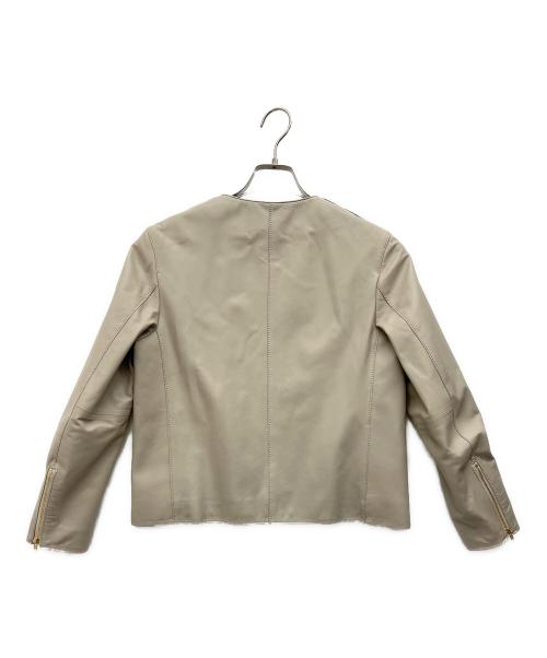 23区（ニジュウサンク）23区 (ニジュウサンク) ラムレザーノーカラーブルゾン グレー サイズ:36の古着・服飾アイテム