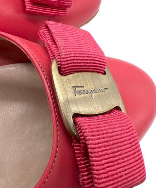 Salvatore Ferragamo（サルヴァトーレ フェラガモ）Salvatore Ferragamo (サルヴァトーレ フェラガモ) VARA　パンプス ピンク サイズ:61/2の古着・服飾アイテム