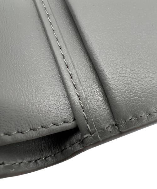 PRADA（プラダ）PRADA (プラダ) ヴィッテロダイノ 2つ折り財布 グレーの古着・服飾アイテム
