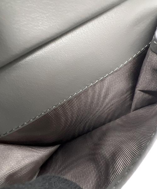 PRADA（プラダ）PRADA (プラダ) ヴィッテロダイノ 2つ折り財布 グレーの古着・服飾アイテム