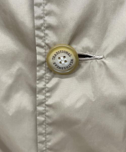 Traditional Weatherwear（トラディショナルウェザーウェア）Traditional Weatherwear (トラディショナルウェザーウェア) ナイロンコート ベージュ サイズ:40の古着・服飾アイテム