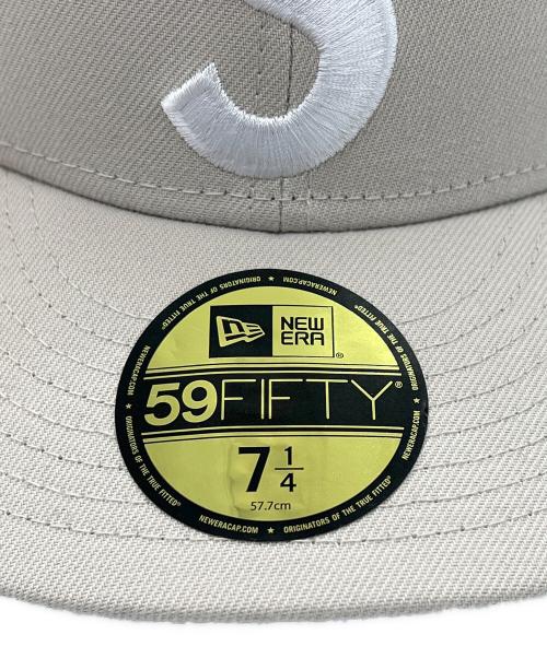 New Era（ニューエラ）New Era (ニューエラ) SUPREME (シュプリーム) Gold Cross S Logo キャップ ベージュの古着・服飾アイテム