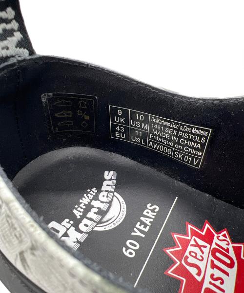 Dr.Martens（ドクターマーチン）Dr.Martens (ドクターマーチン) 3ホールシューズ SEX PISTOLS ホワイト×ブラック サイズ:UK9の古着・服飾アイテム