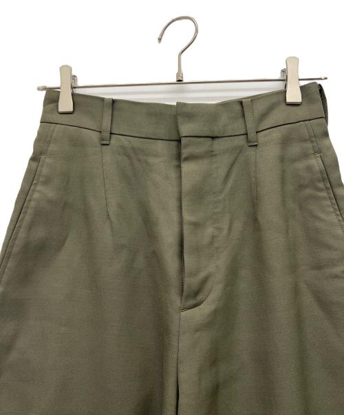 LOEFF（ロエフ）LOEFF (ロエフ) タックパンツ オリーブの古着・服飾アイテム