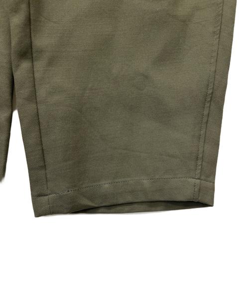LOEFF（ロエフ）LOEFF (ロエフ) タックパンツ オリーブの古着・服飾アイテム