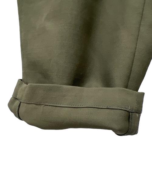 LOEFF（ロエフ）LOEFF (ロエフ) タックパンツ オリーブの古着・服飾アイテム