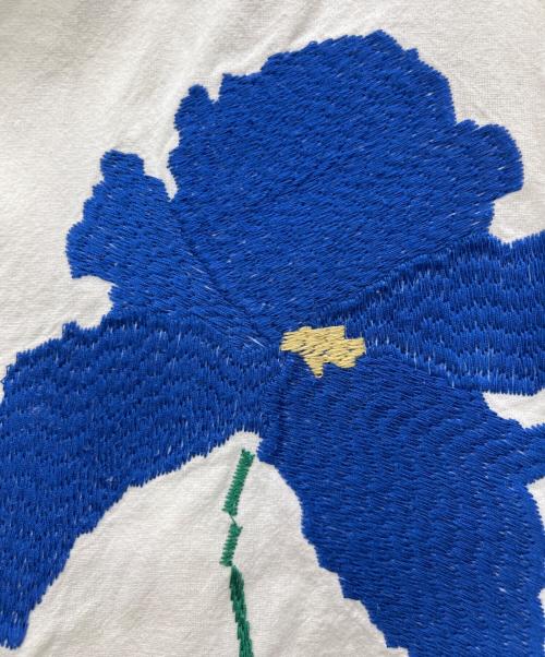 CAMPHOR WOOD（カンファーウッド）CAMPHOR WOOD (カンファーウッド) flower embroideryshirt アイボリー サイズ:Mの古着・服飾アイテム