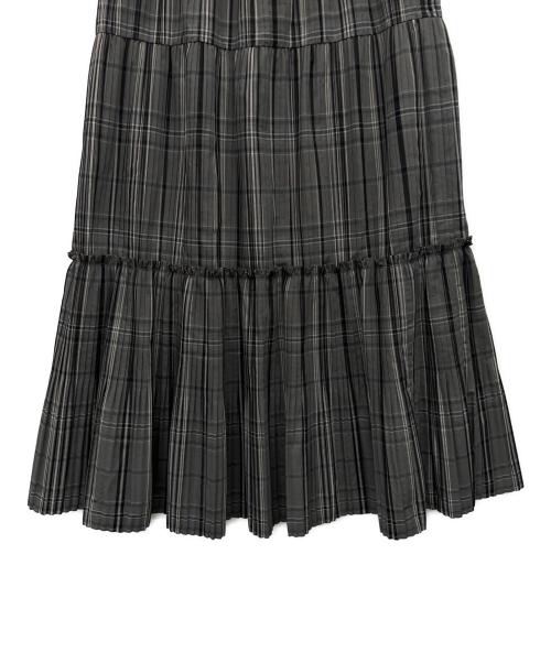 Snidel（スナイデル）Snidel (スナイデル) ギャザーティアードIラインスカート グレーの古着・服飾アイテム