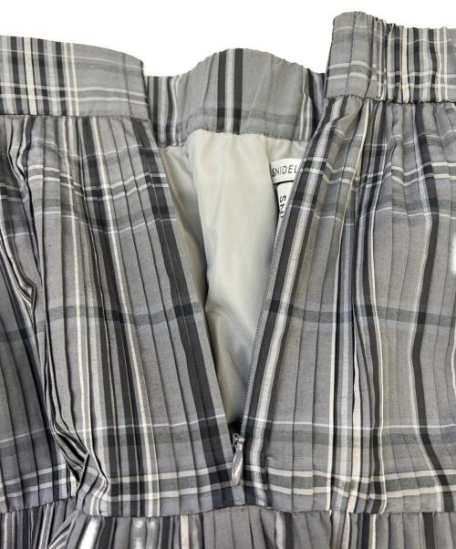 Snidel（スナイデル）Snidel (スナイデル) ギャザーティアードIラインスカート グレーの古着・服飾アイテム