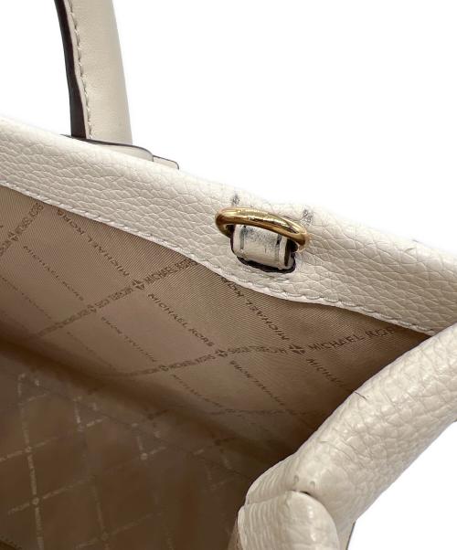 MICHAEL KORS（マイケルコース）MICHAEL KORS (マイケルコース) トートバッグ ホワイトの古着・服飾アイテム