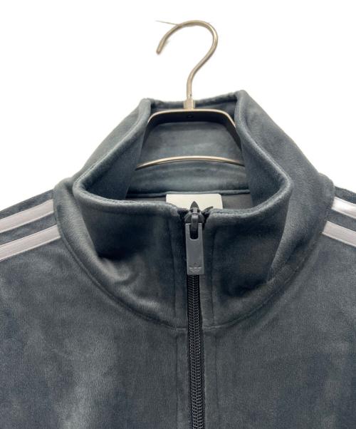 adidas（アディダス）adidas (アディダス) ベロアトラックジャケット グレー サイズ:XLの古着・服飾アイテム