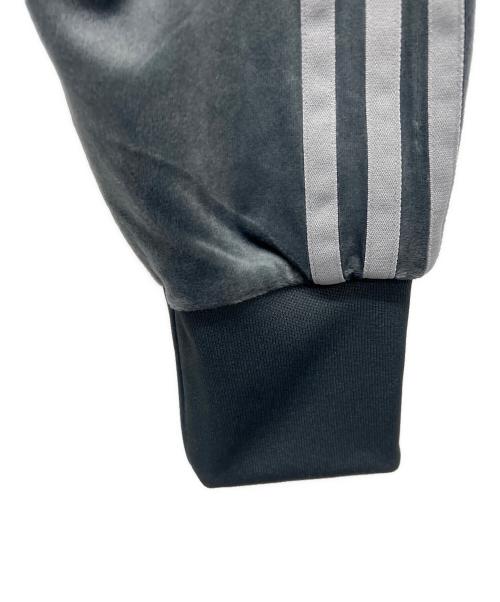 adidas（アディダス）adidas (アディダス) ベロアトラックジャケット グレー サイズ:XLの古着・服飾アイテム