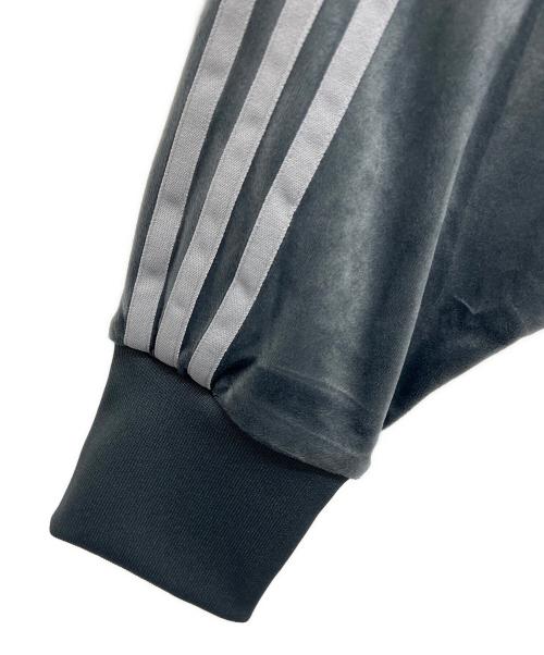 adidas（アディダス）adidas (アディダス) ベロアトラックジャケット グレー サイズ:XLの古着・服飾アイテム