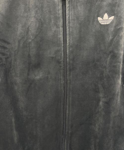 adidas（アディダス）adidas (アディダス) ベロアトラックジャケット グレー サイズ:XLの古着・服飾アイテム