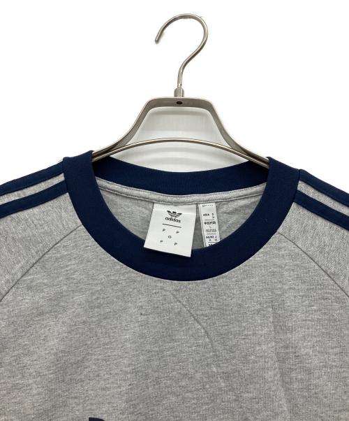 adidas（アディダス）adidas (アディダス) Pop Classic Tee グレー×ネイビー サイズ:XLの古着・服飾アイテム