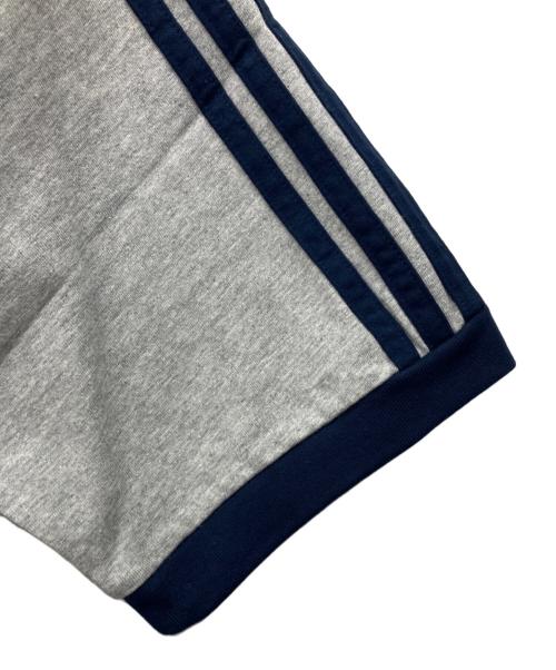 adidas（アディダス）adidas (アディダス) Pop Classic Tee グレー×ネイビー サイズ:XLの古着・服飾アイテム