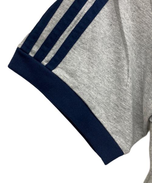 adidas（アディダス）adidas (アディダス) Pop Classic Tee グレー×ネイビー サイズ:XLの古着・服飾アイテム