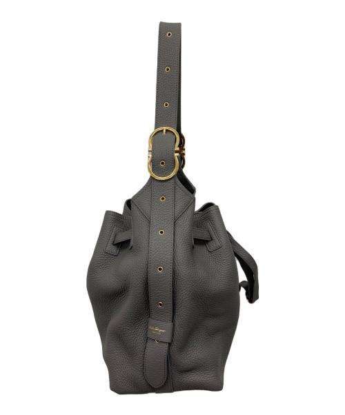 Salvatore Ferragamo（サルヴァトーレ フェラガモ）Salvatore Ferragamo (サルヴァトーレ フェラガモ) 巾着型ショルダーバッグ グレーの古着・服飾アイテム