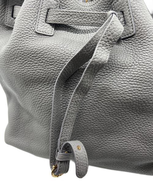 Salvatore Ferragamo（サルヴァトーレ フェラガモ）Salvatore Ferragamo (サルヴァトーレ フェラガモ) 巾着型ショルダーバッグ グレーの古着・服飾アイテム