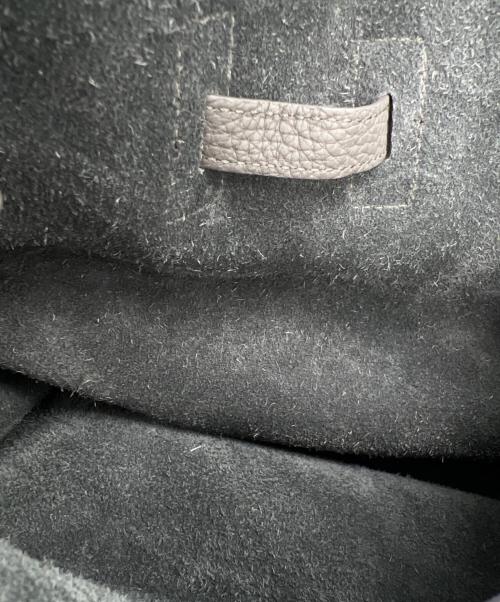 Salvatore Ferragamo（サルヴァトーレ フェラガモ）Salvatore Ferragamo (サルヴァトーレ フェラガモ) 巾着型ショルダーバッグ グレーの古着・服飾アイテム