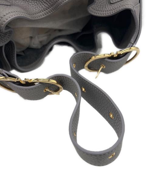Salvatore Ferragamo（サルヴァトーレ フェラガモ）Salvatore Ferragamo (サルヴァトーレ フェラガモ) 巾着型ショルダーバッグ グレーの古着・服飾アイテム