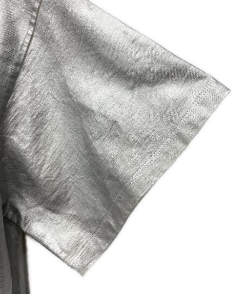 MM6 Maison Margiela（エムエムシックスメゾンマルジェラ）MM6 Maison Margiela (エムエムシックスメゾンマルジェラ) シルバーラミネートロゴカットソー グレー サイズ:Mの古着・服飾アイテム