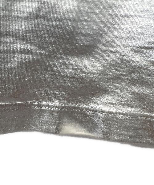 MM6 Maison Margiela（エムエムシックスメゾンマルジェラ）MM6 Maison Margiela (エムエムシックスメゾンマルジェラ) シルバーラミネートロゴカットソー グレー サイズ:Mの古着・服飾アイテム
