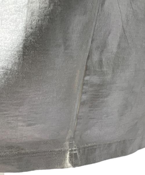 MM6 Maison Margiela（エムエムシックスメゾンマルジェラ）MM6 Maison Margiela (エムエムシックスメゾンマルジェラ) シルバーラミネートロゴカットソー グレー サイズ:Mの古着・服飾アイテム