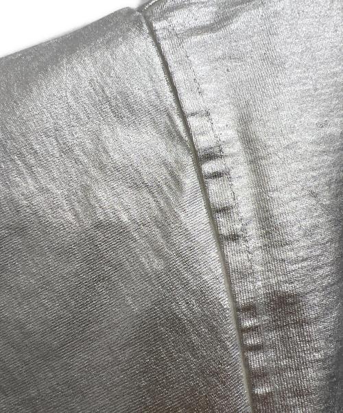 MM6 Maison Margiela（エムエムシックスメゾンマルジェラ）MM6 Maison Margiela (エムエムシックスメゾンマルジェラ) シルバーラミネートロゴカットソー グレー サイズ:Mの古着・服飾アイテム