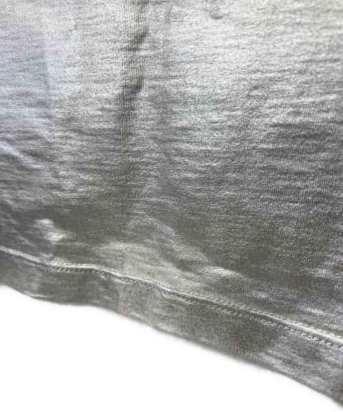MM6 Maison Margiela（エムエムシックスメゾンマルジェラ）MM6 Maison Margiela (エムエムシックスメゾンマルジェラ) シルバーラミネートロゴカットソー グレー サイズ:Mの古着・服飾アイテム