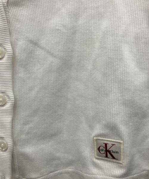 Calvin Klein Jeans（カルバンクラインジーンズ）Calvin Klein Jeans (カルバンクラインジーンズ) 薄手カーディガン ホワイト サイズ:Sの古着・服飾アイテム