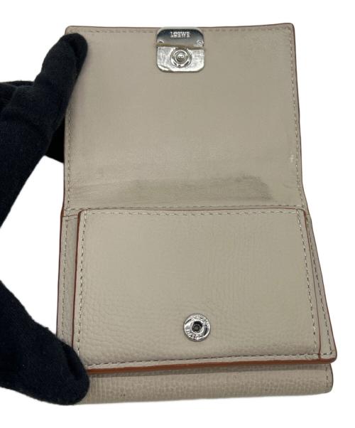 LOEWE（ロエベ）LOEWE (ロエベ) アナグラム トライフォールルドウォレット グレーの古着・服飾アイテム
