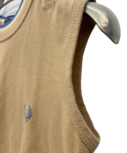 FRED PERRY（フレッドペリー）FRED PERRY (フレッドペリー) ノースリーブカットソー ベージュ サイズ:10の古着・服飾アイテム
