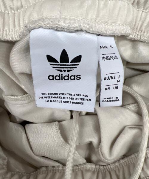 adidas（アディダス）adidas (アディダス) トラックパンツ ベージュ サイズ:Mの古着・服飾アイテム