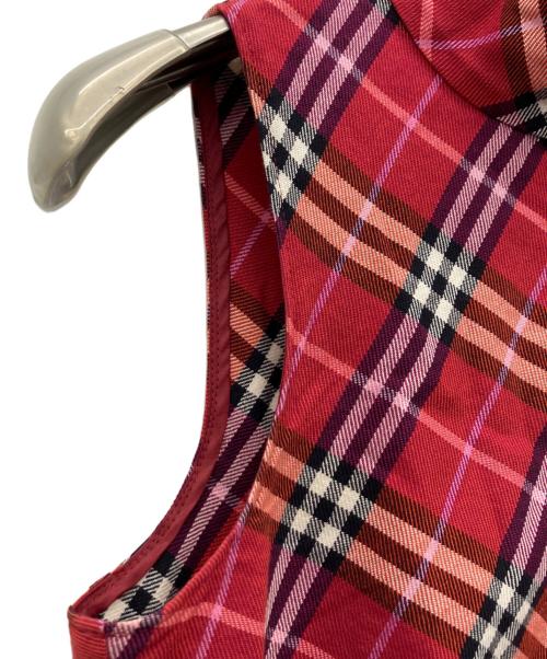 BURBERRY BLUE LABEL（バーバリー ブルー レーベル）BURBERRY BLUE LABEL (バーバリー ブルー レーベル) ノースリーブブラウス レッド サイズ:36の古着・服飾アイテム