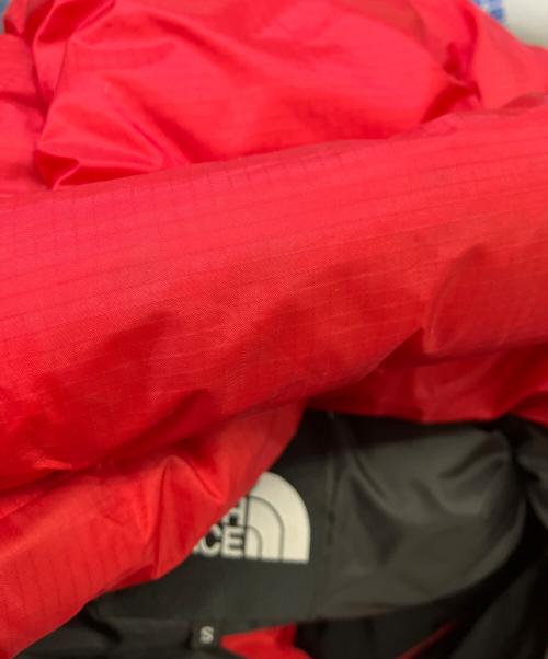 THE NORTH FACE（ザ ノース フェイス）THE NORTH FACE (ザ ノース フェイス) ダウンジャケット レッド×ブラック サイズ:Sの古着・服飾アイテム