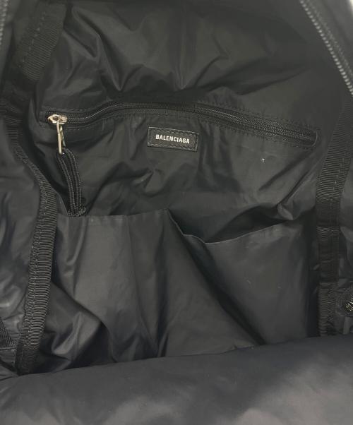 BALENCIAGA（バレンシアガ）BALENCIAGA (バレンシアガ) ロゴプリントリュック ブラック×ホワイトの古着・服飾アイテム