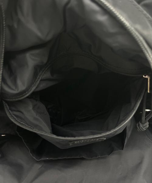 BALENCIAGA（バレンシアガ）BALENCIAGA (バレンシアガ) ロゴプリントリュック ブラック×ホワイトの古着・服飾アイテム