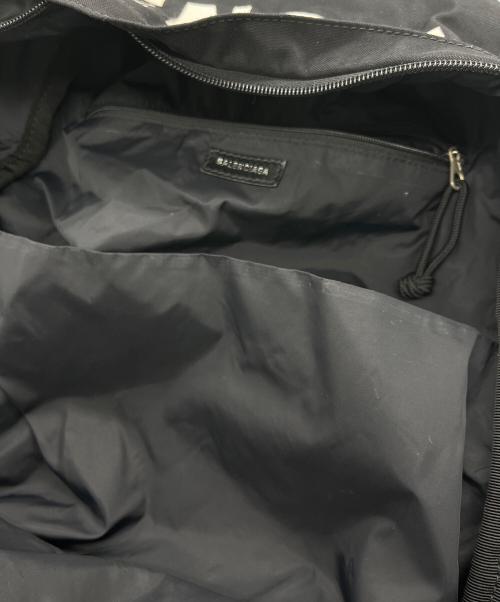 BALENCIAGA（バレンシアガ）BALENCIAGA (バレンシアガ) ロゴプリントリュック ブラック×ホワイトの古着・服飾アイテム