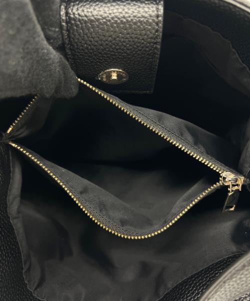 MARY QUANT（マリークヮント）MARY QUANT (マリークヮント) シュリンクデイジーエンボス トートバッグ ブラックの古着・服飾アイテム