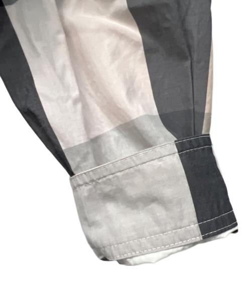 BLUE LABEL CRESTBRIDGE（ブルーレーベルクレストブリッジ）BLUE LABEL CRESTBRIDGE (ブルーレーベルクレストブリッジ) 長袖シャツ ベージュ×グレー サイズ:38の古着・服飾アイテム