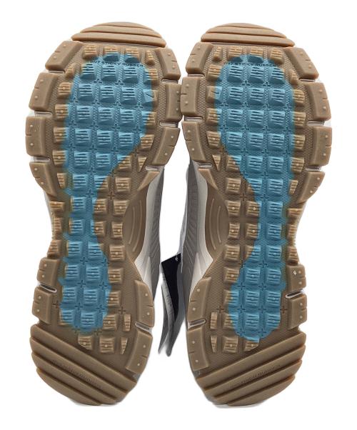 NIKE（ナイキ）NIKE (ナイキ) ZOOM VOMERO ROAM ホワイト×ベージュ サイズ:28cmの古着・服飾アイテム